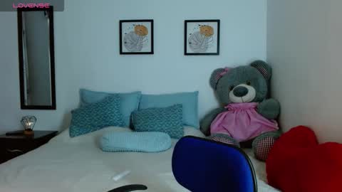 lunayois02 online show from 6, 10, 2025