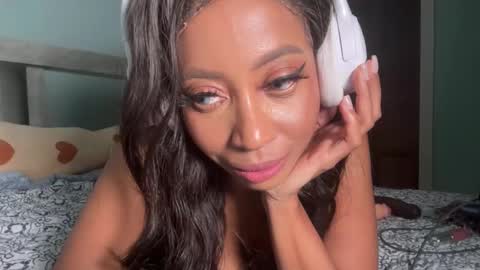 lunchboxgirl online show from 21, 4, 2026