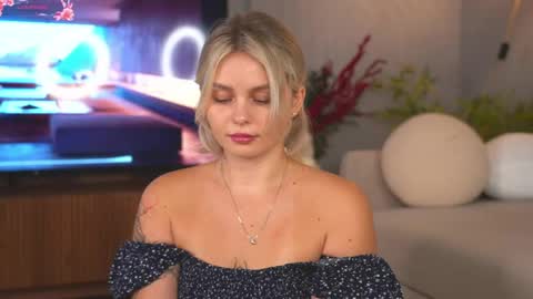 Snapshot of lunea_evienne_ chatting on 16, 5, 2026 Evi online show from 16, 5, 2026