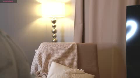 Snapshot of lunea_evienne_ chatting on 17, 5, 2026 Evi online show from 17, 5, 2026