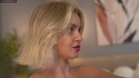 Snapshot of lunea_evienne_ chatting on 26, 5, 2026 Evi online show from 26, 5, 2026