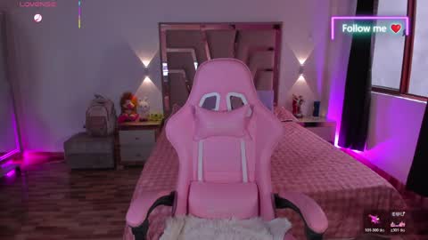 LUNA ROSE online show from 11, 4, 2026