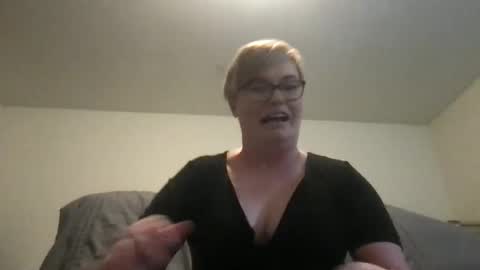 Snapshot of lusciouss_kitten chatting on 3, 10, 2025 Luscious Kitten online show from 3, 10, 2025