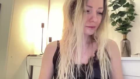 Snapshot of lusiluv chatting on 3, 3, 2026 lusiluv online show from 3, 3, 2026