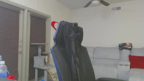 Snapshot of lustfullives chatting on 6, 1, 2025 LustfulLives online show from 6, 1, 2025