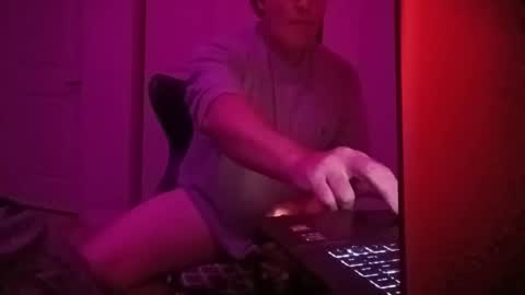 Snapshot of luv2toknstrok chatting on 30, 9, 2025 Luv2tokNstrok online show from 30, 9, 2025