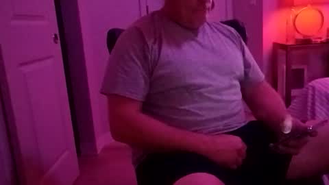 Snapshot of luv2toknstrok chatting on 17, 12, 2025 Luv2tokNstrok online show from 17, 12, 2025