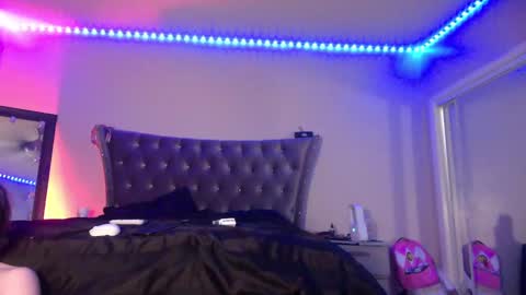 Snapshot of luvvlee chatting on 19, 9, 2025 luvvlee online show from 19, 9, 2025