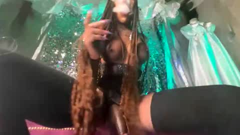 luvvlee online show from 29, 3, 2026