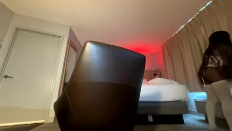 luvvlee online show from 12, 7, 2026