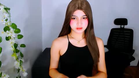 Snapshot of lux_white chatting on 8, 11, 2025 queen lux online show from 8, 11, 2025