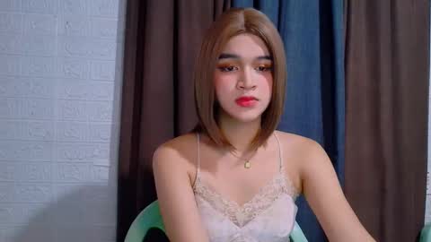 Snapshot of lux_white chatting on 23, 2, 2026 queen lux online show from 23, 2, 2026