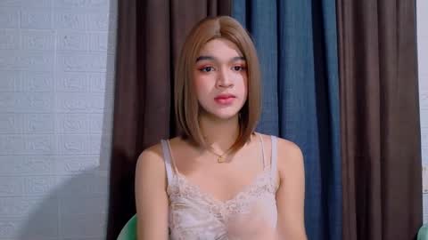 Snapshot of lux_white chatting on 9, 3, 2026 queen lux online show from 9, 3, 2026