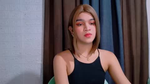 Snapshot of lux_white chatting on 21, 3, 2026 queen lux online show from 21, 3, 2026