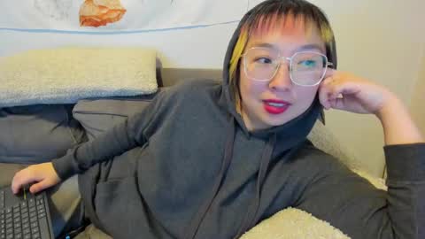 Snapshot of luxgray chatting on 1, 2, 2025 LuxGray online show from 1, 2, 2025