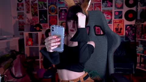 Snapshot of luxrayi chatting on 1, 2, 2025 Ray online show from 1, 2, 2025