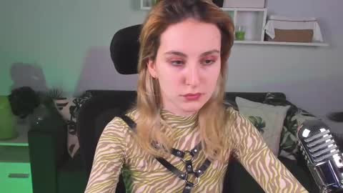 Snapshot of luxrayi chatting on 2, 3, 2025 Ray online show from 2, 3, 2025