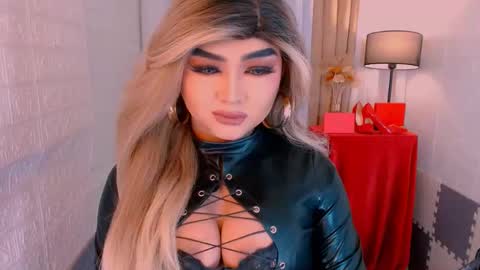 Snapshot of luxsasha chatting on 21, 9, 2025 Sasha Blaire online show from 21, 9, 2025