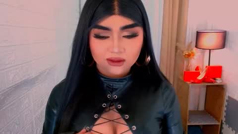 Snapshot of luxsasha chatting on 29, 10, 2025 Sasha Blaire online show from 29, 10, 2025