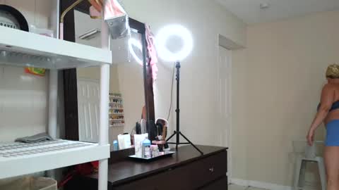 Snapshot of luxuriousbunny chatting on 7, 8, 2026 luxuriousbunny online show from 7, 8, 2026