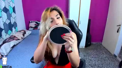 Snapshot of luxuriousts_ chatting on 12, 10, 2025 Vanessa --- online show from 12, 10, 2025