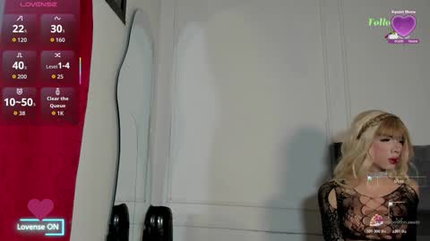 Snapshot of luxuryheaven chatting on 26, 10, 2025 Tommy and Polly online show from 26, 10, 2025