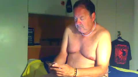 Snapshot of luxx72boy chatting on 14, 7, 2026 luxx72boy online show from 14, 7, 2026
