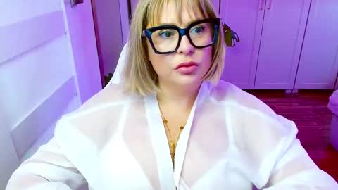 Snapshot of luxxx_diana chatting on 10, 4, 2026 Diana online show from 10, 4, 2026