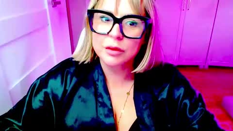 Snapshot of luxxx_diana chatting on 29, 4, 2026 Diana online show from 29, 4, 2026