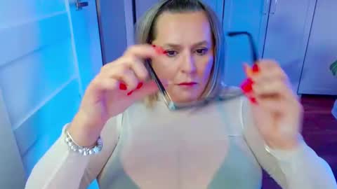 Snapshot of luxxx_diana chatting on 14, 5, 2026 Diana online show from 14, 5, 2026