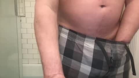 lvguynextdoor440656 online show from 22, 3, 2026