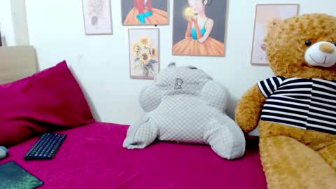 Snapshot of ly_ly2005 chatting on 7, 11, 2025 im mai online show from 7, 11, 2025