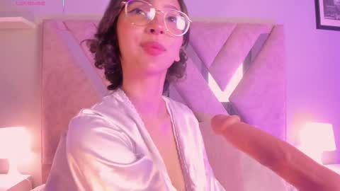 Snapshot of lyalee chatting on 19, 12, 2025 Lya Lee online show from 19, 12, 2025