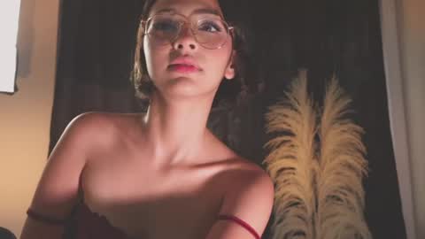 lyalee__ online show from 16, 5, 2026