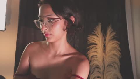 lyalee__ online show from 16, 5, 2026