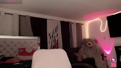 Snapshot of lyann_ chatting on 5, 3, 2025 Lyann online show from 5, 3, 2025