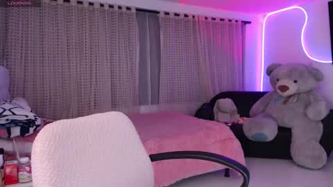 Snapshot of lyann_ chatting on 24, 10, 2025 Lyann online show from 24, 10, 2025