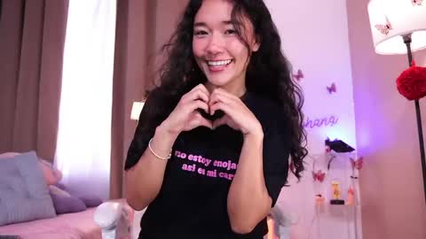 Snapshot of lyhana_lee chatting on 27, 5, 2026 Lyhana Lee online show from 27, 5, 2026