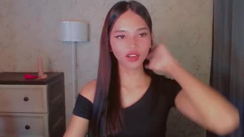 Snapshot of lykaloops chatting on 7, 4, 2026 LYKA LOOPS online show from 7, 4, 2026