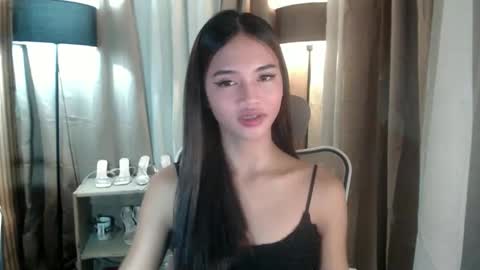 Snapshot of lykaloops chatting on 19, 4, 2026 LYKA LOOPS online show from 19, 4, 2026