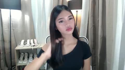 Snapshot of lykaloops chatting on 24, 4, 2026 LYKA LOOPS online show from 24, 4, 2026