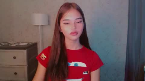Snapshot of lykaloops chatting on 20, 5, 2026 LYKA LOOPS online show from 20, 5, 2026