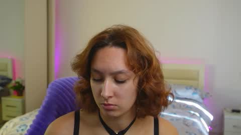 Snapshot of lylianrosse chatting on 10, 10, 2025 Lylian online show from 10, 10, 2025