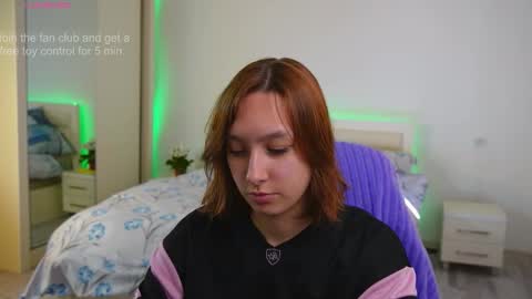 Snapshot of lylianrosse chatting on 12, 10, 2025 Lylian online show from 12, 10, 2025