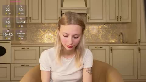 Snapshot of lynettedendy chatting on 11, 9, 2025 Hello there Im Eva3 Im new model here online show from 11, 9, 2025