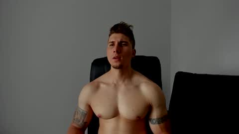 Snapshot of lyonel15 chatting on 22, 11, 2025 Lyonel online show from 22, 11, 2025