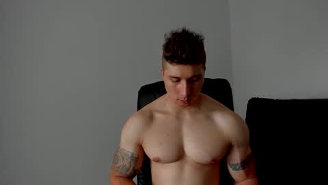 Snapshot of lyonel15 chatting on 30, 11, 2025 Lyonel online show from 30, 11, 2025