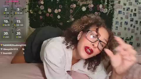 Snapshot of lyracovee chatting on 20, 7, 2026 Lyra online show from 20, 7, 2026