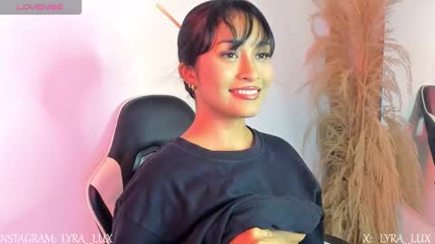 Snapshot of lyralux10 chatting on 18, 11, 2025 lyralux10 online show from 18, 11, 2025