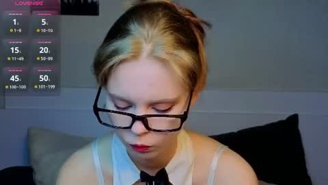 Snapshot of lyucy chatting on 4, 8, 2026 Julie online show from 4, 8, 2026
